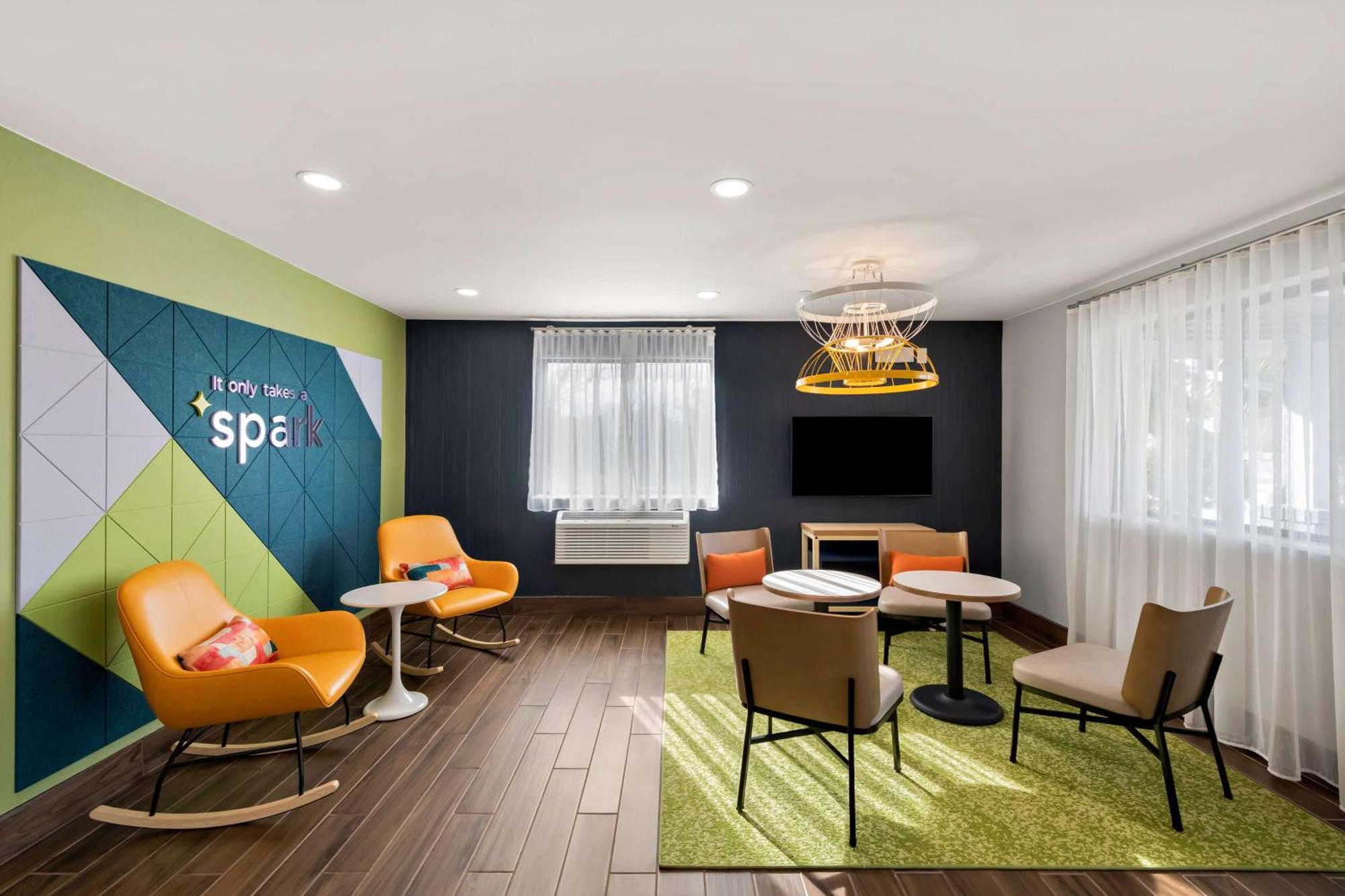 Spark By Hilton Norfolk Eksteriør bilde